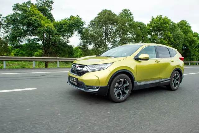 不是我追不上你，而是我們之間需要距離