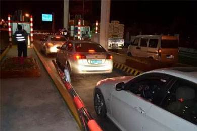 假期高速行駛攻略，看一遍絕對(duì)平安！